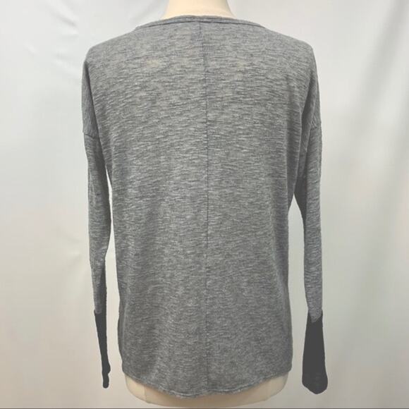 Old Navy Grey Black Light Knit Sweater Long Sleeve Hi Lo Hem Small/Medium - Picture 3 of 11